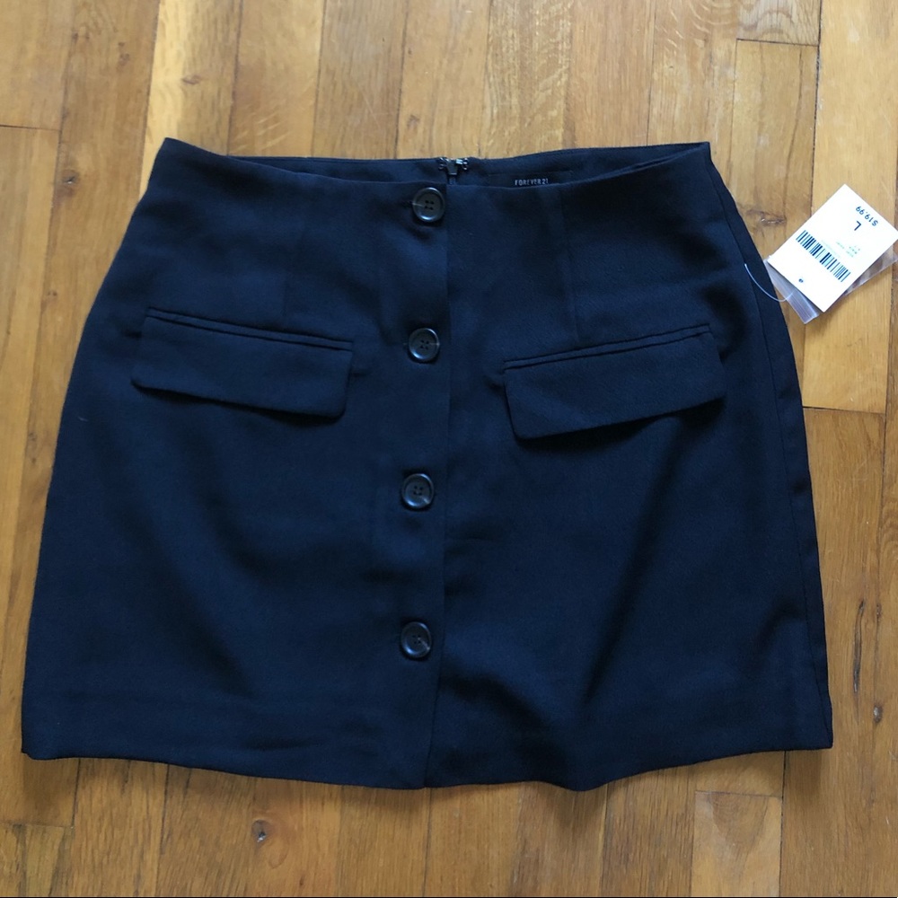Black skirt with pockets and buttons NEW W TAGS